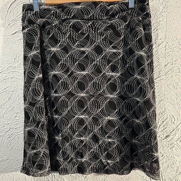 Esprit A-Line Black and White Circle Pattern Fully Lined Crepe Skirt Size L - Picture 3 of 6